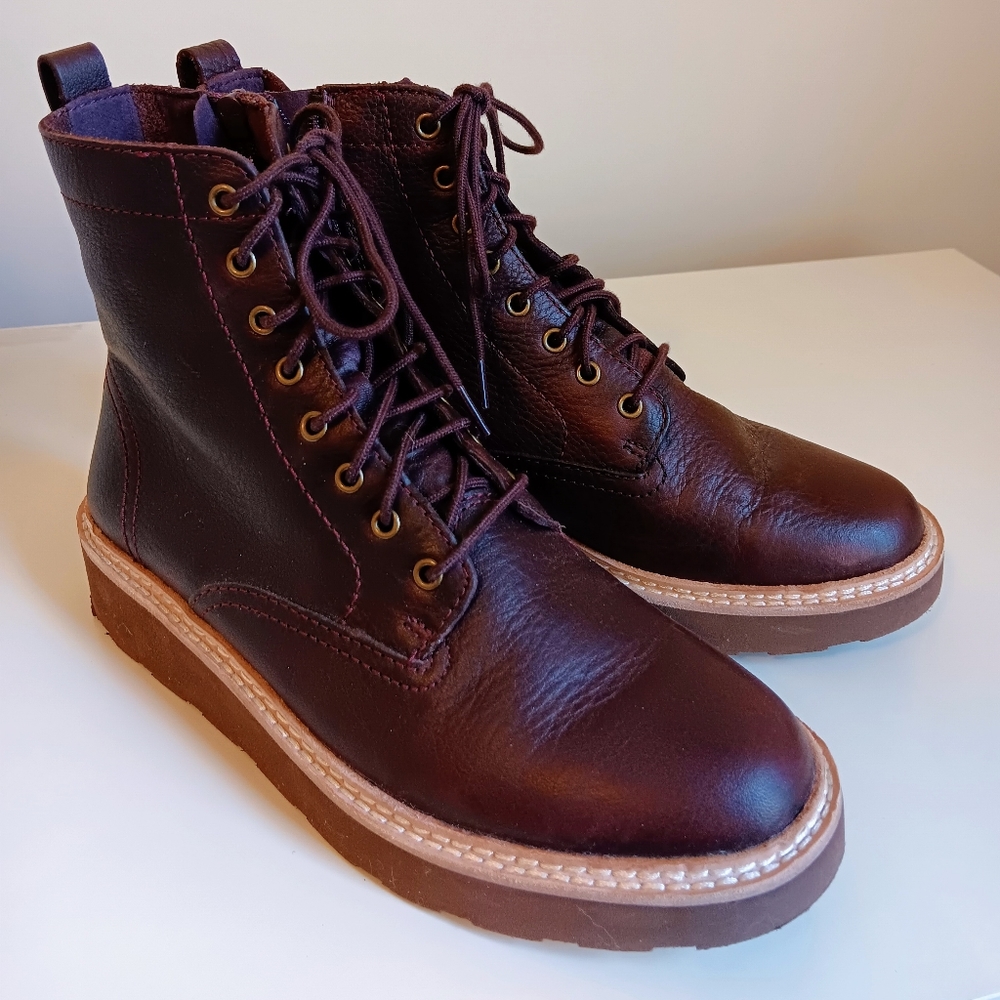 Womens Clark's Trace Pine ankle boot. Size 6M.